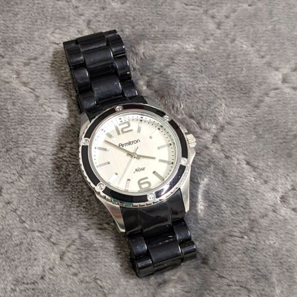 Vintage NWOT Armitron "Now" Ladies Watch  - Black Acrylic Band - New Battery - Picture 5 of 13